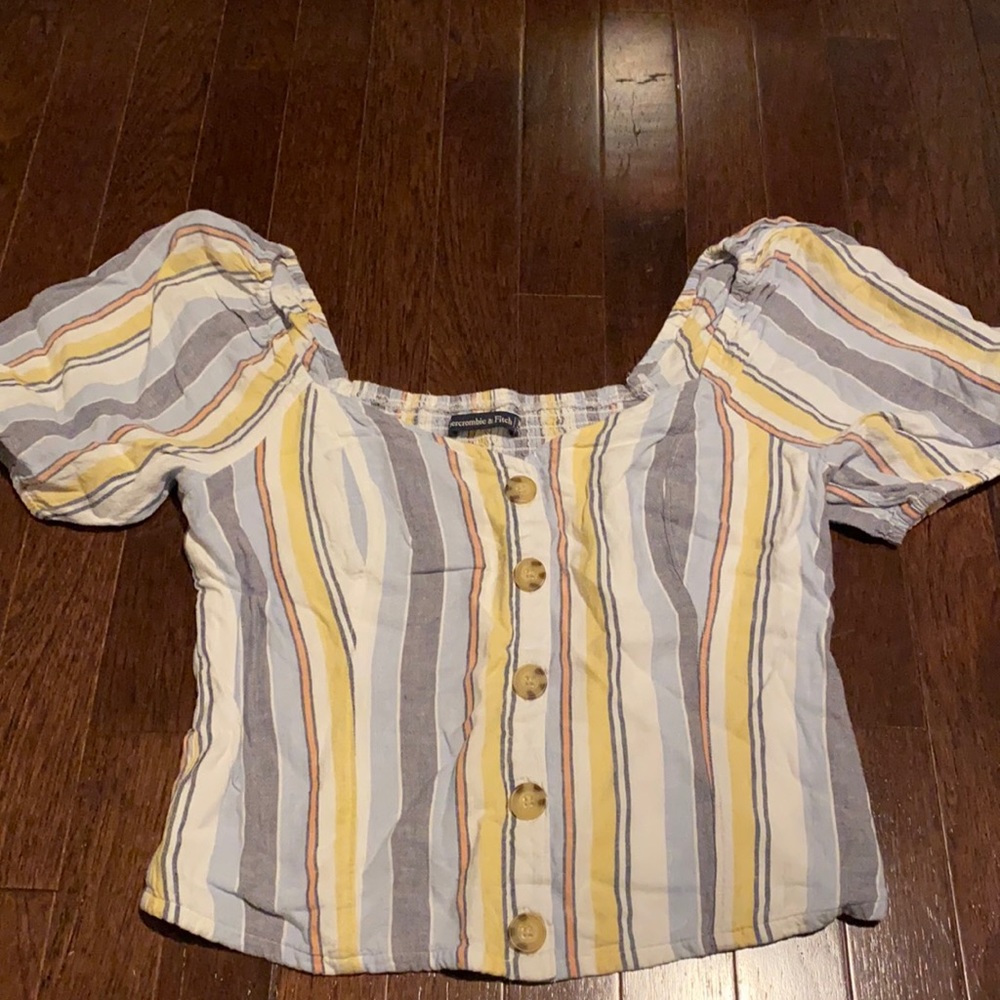 Abercrombie and Fitch Puff sleeve blouse